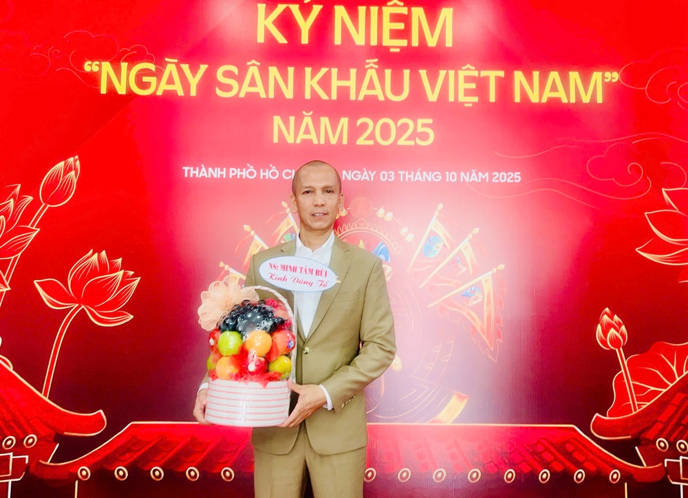 Nghệ sĩ Saxophone Minh Tâm Bùi hội ngộ đồng nghiệp trong ngày giỗ Tổ - Ảnh 1.