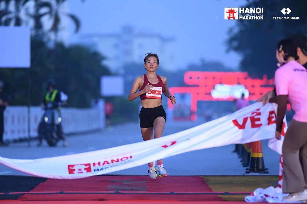 Dàn sao Châu Phi thống thị đường chạy Techcombank Hanoi International Marathon 2025 - Ảnh 3.