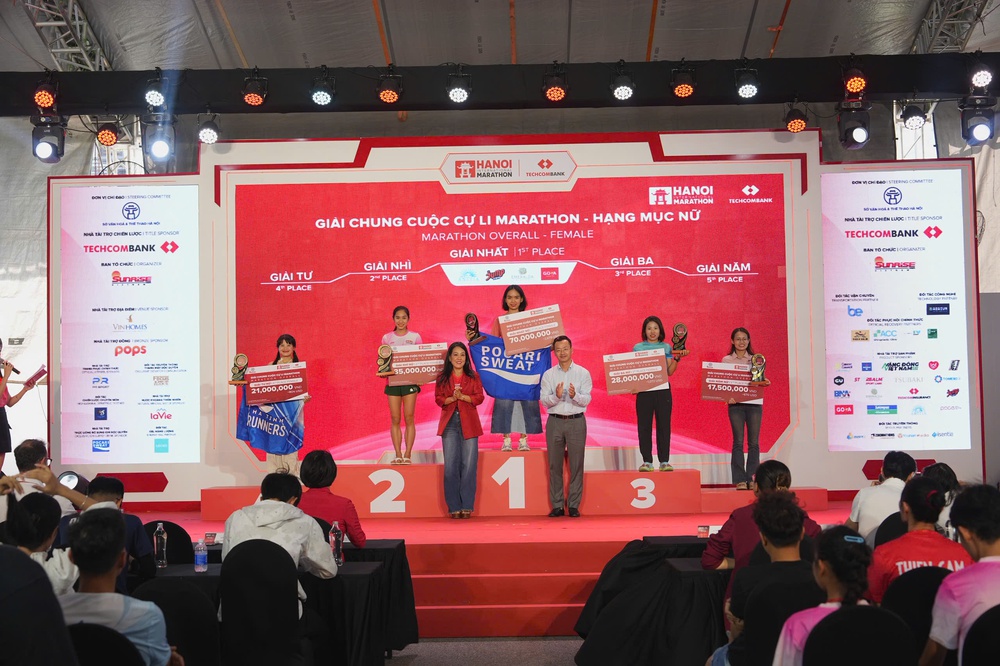 Kết thúc Giải Marathon quốc tế Hà Nội Techcombank 2025 - Ảnh 3.
