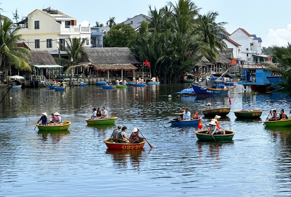 9 tháng năm 2025, thành phố Đà Nẵng đã đón hơn 14,4 triệu lượt khách du lịch - Ảnh 4.