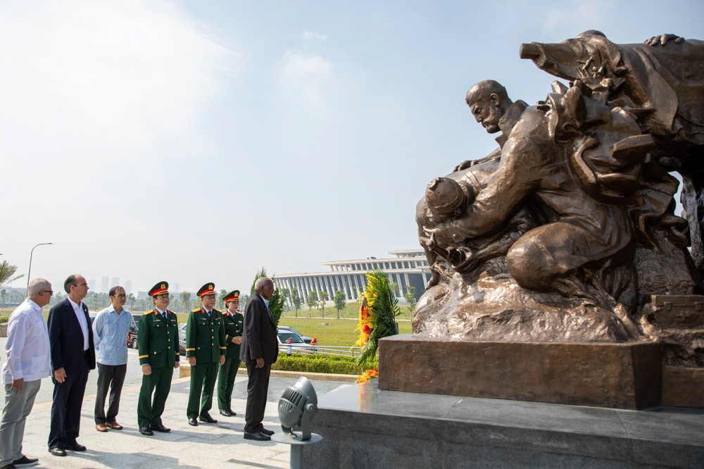 vnapotalchutichquochoicubathambaotanglichsuquansuvietnam8318433-1759652864513679893928.jpg