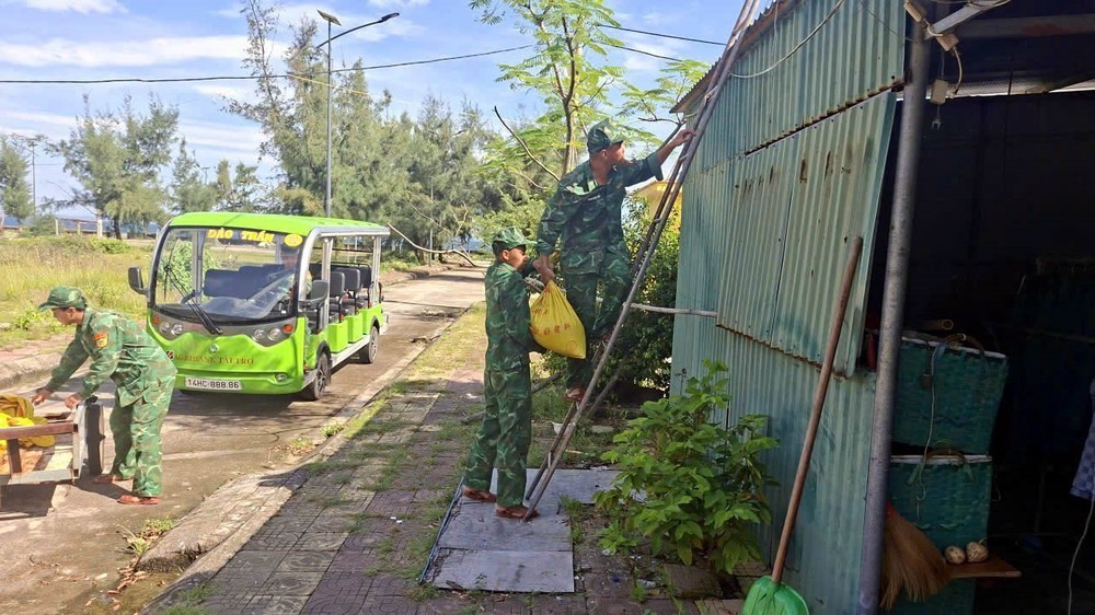 Tiến sĩ Mai Văn Khiêm: Khu vực ven biển từ Quảng Ninh đến Hưng Yên và tỉnh Lạng Sơn có gió mạnh do ảnh hưởng bão số 11 - Ảnh 1.