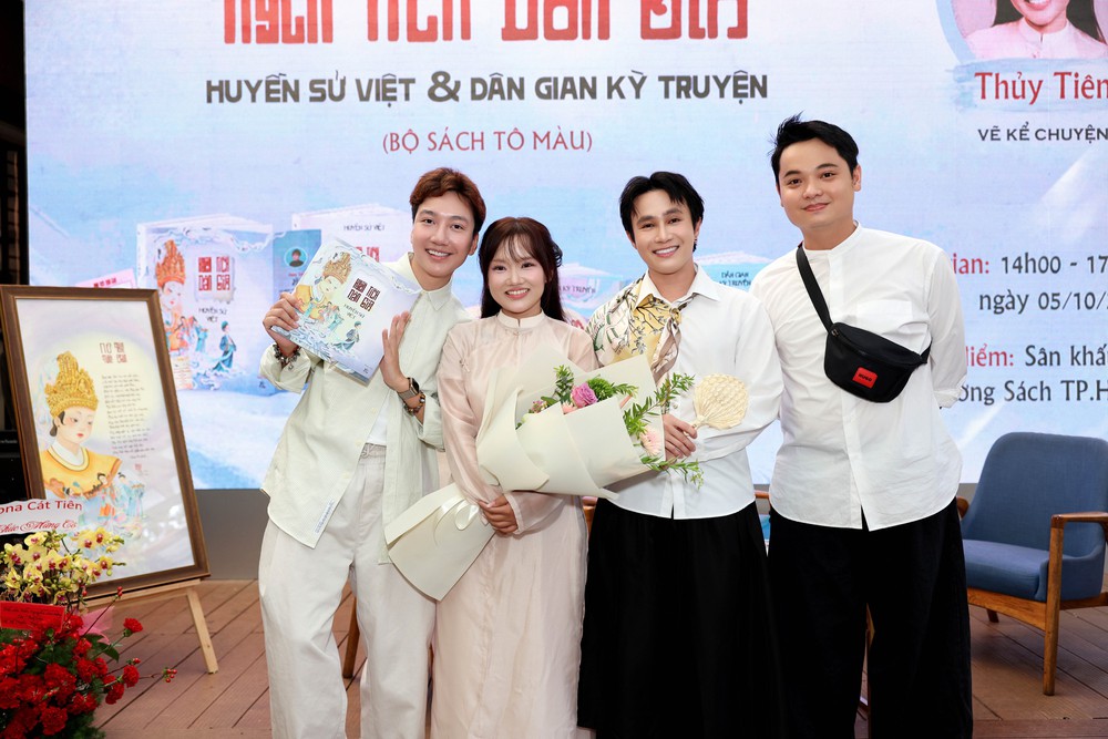 Huỳnh Lập, Lê Nhân mừng “Vẽ kể chuyện” ra mắt sách Huyền tích dân gian - Ảnh 1.