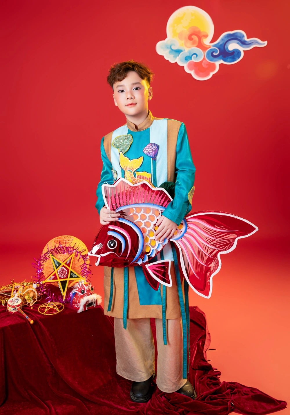 Người mẫu Tuấn Khải tinh nghịch trong bộ ảnh Trung thu - Ảnh 4.