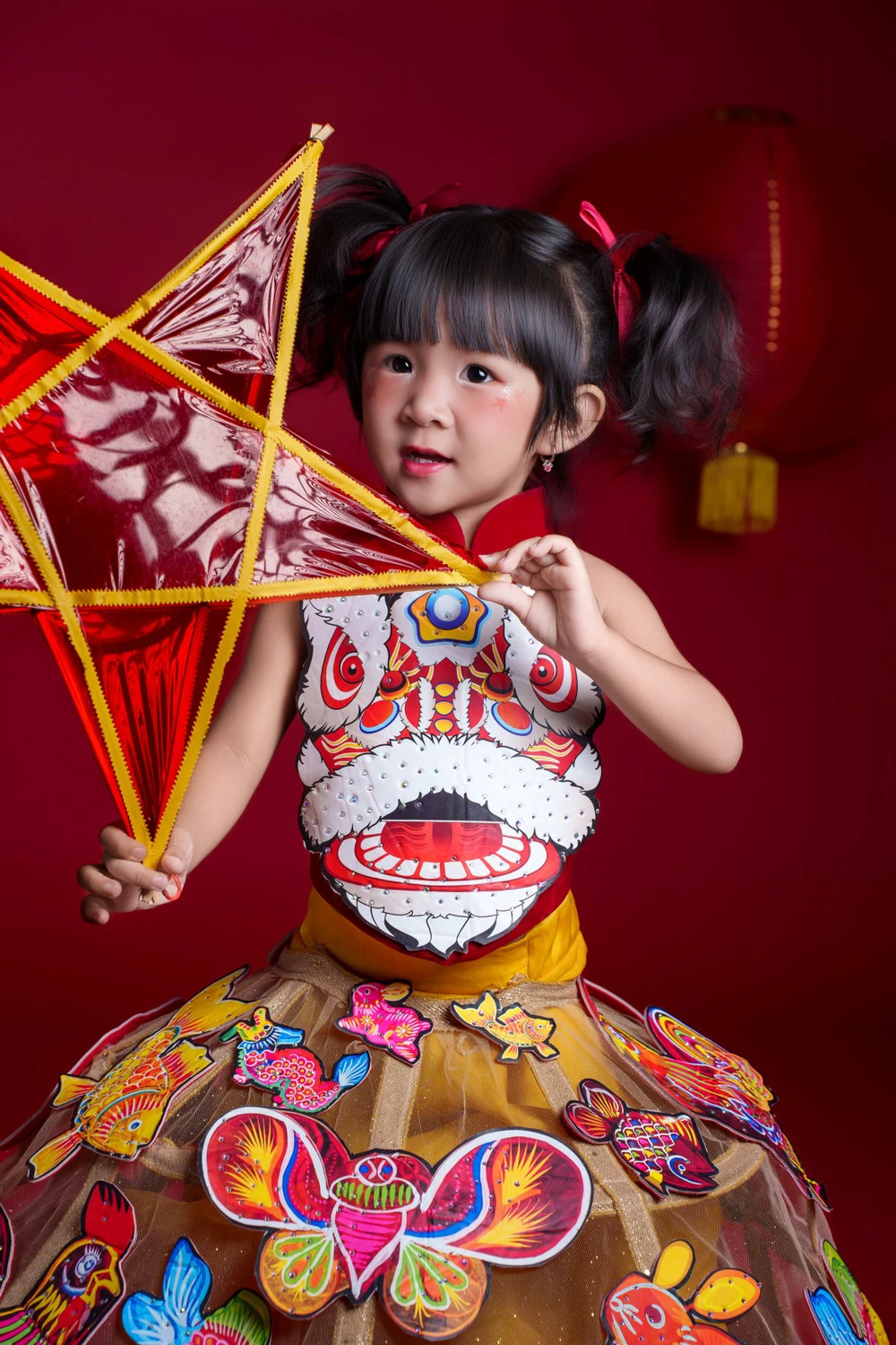 Model nhí Tú Uyên rạng rỡ trong bộ ảnh Trung thu sắc màu - Ảnh 4.
