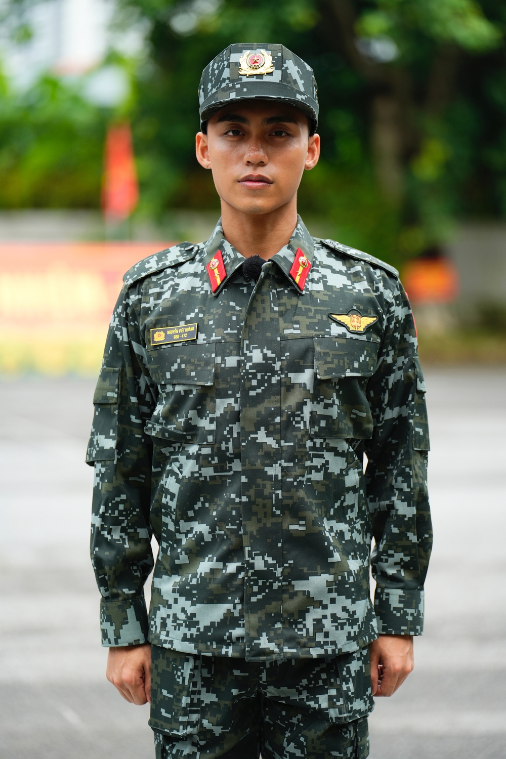 MONO vượt tường cao, đu dây từ nhà cao tầng trong “Chiến sĩ quả cảm” - Ảnh 2.