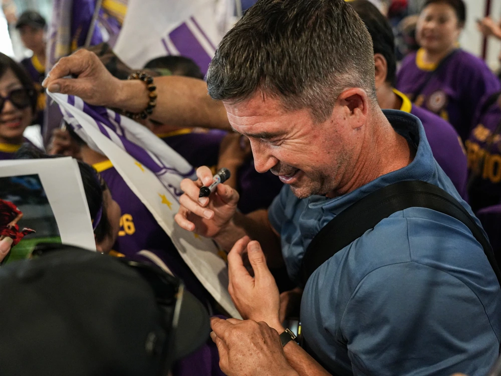 HLV Harry Kewell chia sẻ lý do bất ngờ khi nhận lời dẫn dắt CLB Hà Nội - Ảnh 1.