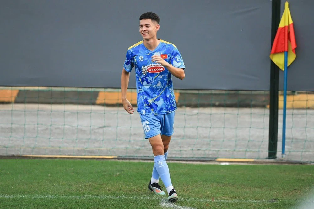 Vadim Nguyễn xúc động khi được khoác áo đội tuyển U23 Việt Nam - Ảnh 1.