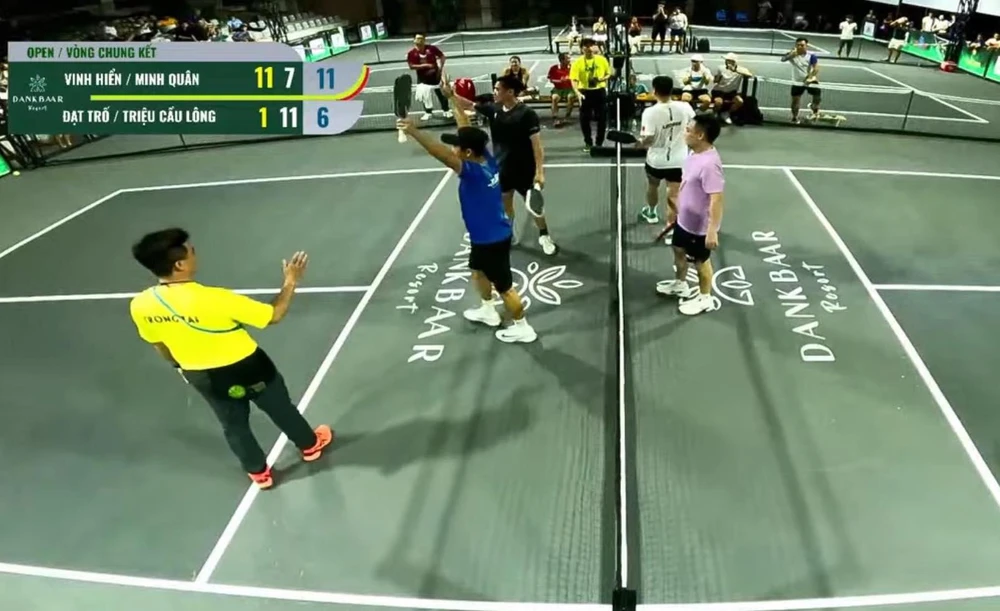 Trương Vinh Hiển bật khóc khi vô địch pickleball, trần tình về drama với Lý Hoàng Nam - Ảnh 1.