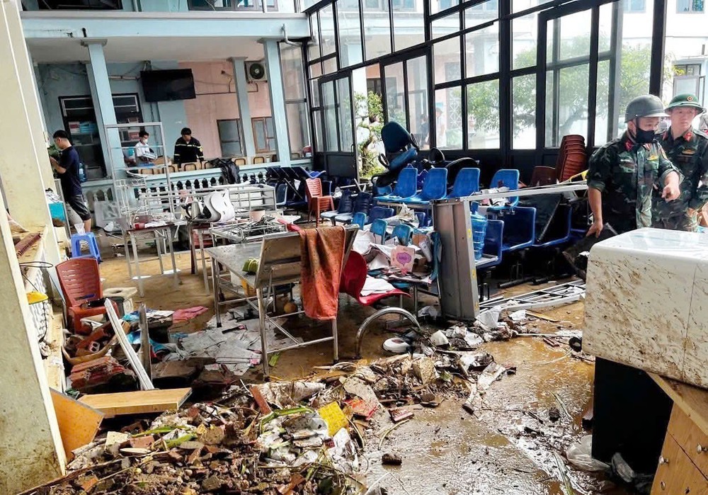 Thủ tướng yêu cầu chủ động ứng phó nguy cơ mưa lũ, sạt lở đất do ảnh hưởng của bão số 11 - Ảnh 2.