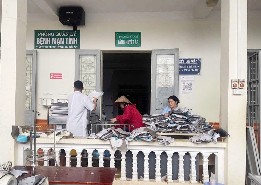 Thủ tướng yêu cầu chủ động ứng phó nguy cơ mưa lũ, sạt lở đất do ảnh hưởng của bão số 11 - Ảnh 1.