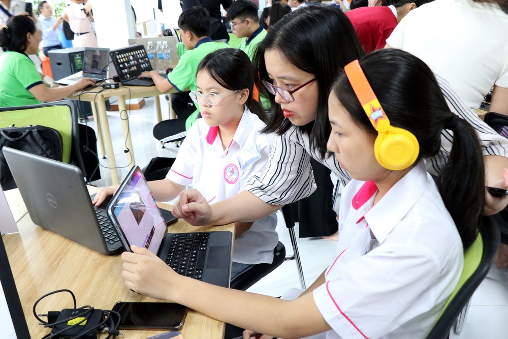 Hà Nội: Bão số 11 suy yếu, các trường tự quyết định hình thức dạy học phù hợp - Ảnh 1.