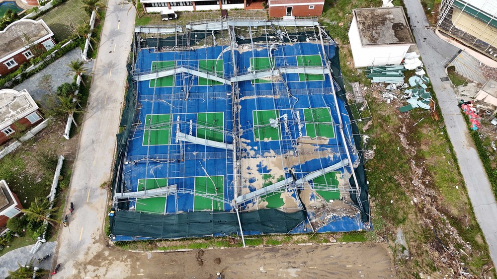 Khu du lịch ven biển Hà Tĩnh bị thiệt hại nặng nề sau bão số 10 - Ảnh 8.