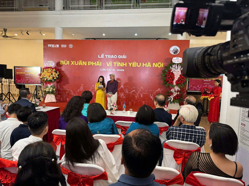 Hình ảnh lễ trao Giải thưởng Bùi Xuân Phái - Vì tình yêu Hà Nội 2025 lan tỏa mạnh mẽ trên các nền tảng mạng xã hội - Ảnh 1.