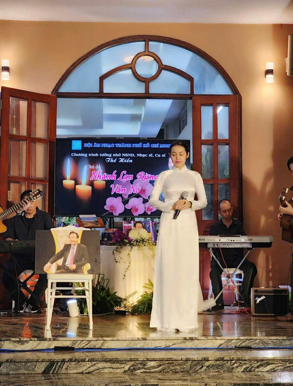 Amy Lê Anh hát trong đêm nhạc tưởng nhớ nhạc sĩ Thế Hiển - Ảnh 3.