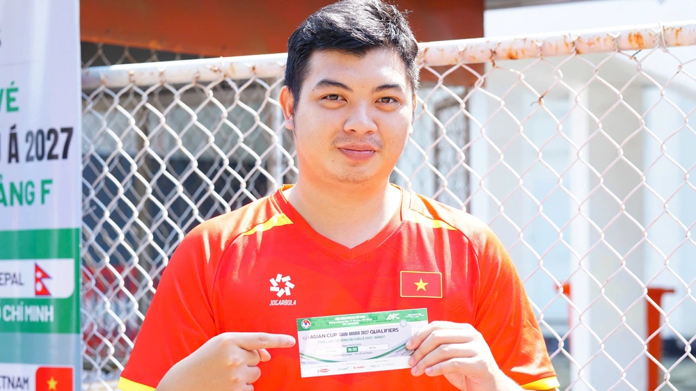 Người hâm mộ háo hức mua vé vào xem Việt Nam đấu Nepal - Ảnh 4.