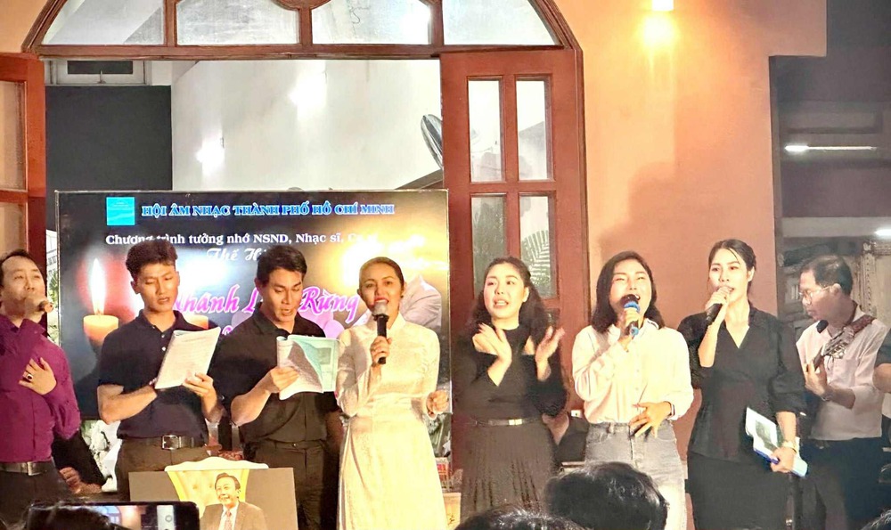 Amy Lê Anh hát trong đêm nhạc tưởng nhớ nhạc sĩ Thế Hiển - Ảnh 2.