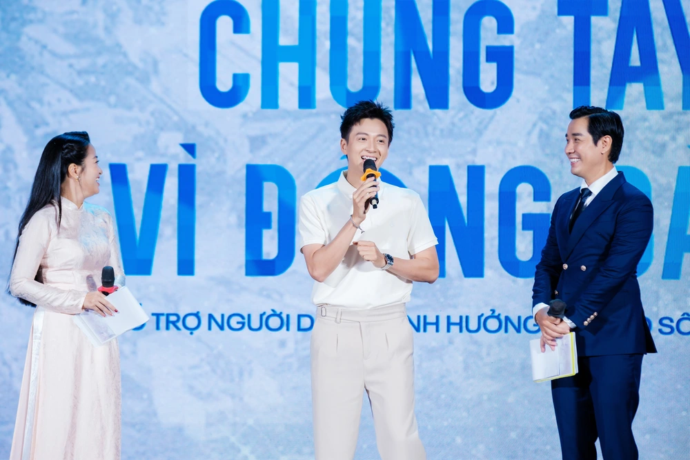 Hồ Ngọc Hà, Phương Mỹ Chi và dàn sao hết mình trong đêm “Chung tay vì đồng bào”  - Ảnh 4.