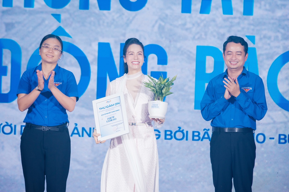 Hồ Ngọc Hà, Phương Mỹ Chi và dàn sao hết mình trong đêm “Chung tay vì đồng bào”  - Ảnh 3.