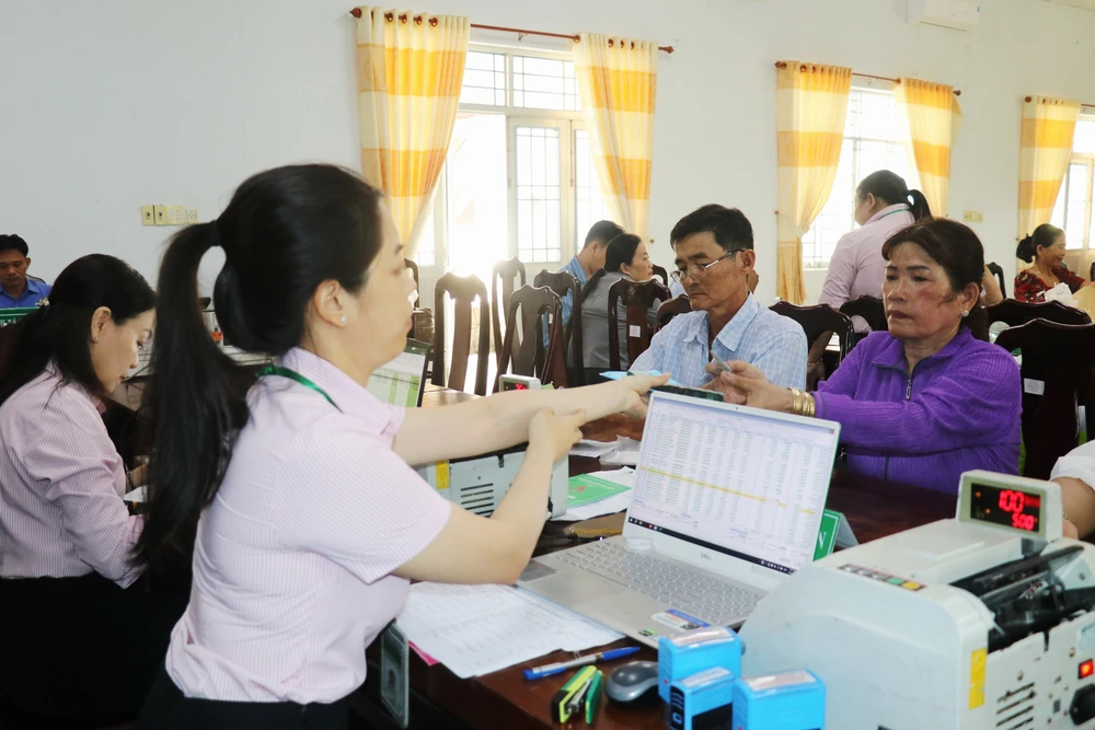 Thủ tướng Chính phủ yêu cầu quyết liệt thực hiện các giải pháp để tăng nguồn cung, giảm giá nhà ở, bất động sản  - Ảnh 2.