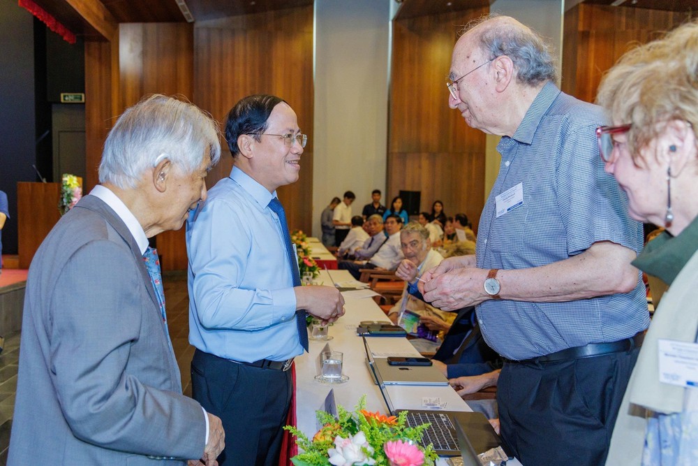 Giáo sư Nobel và hàng chục nhà khoa học đến Việt Nam dự hội nghị quốc tế về lượng tử - Ảnh 2.