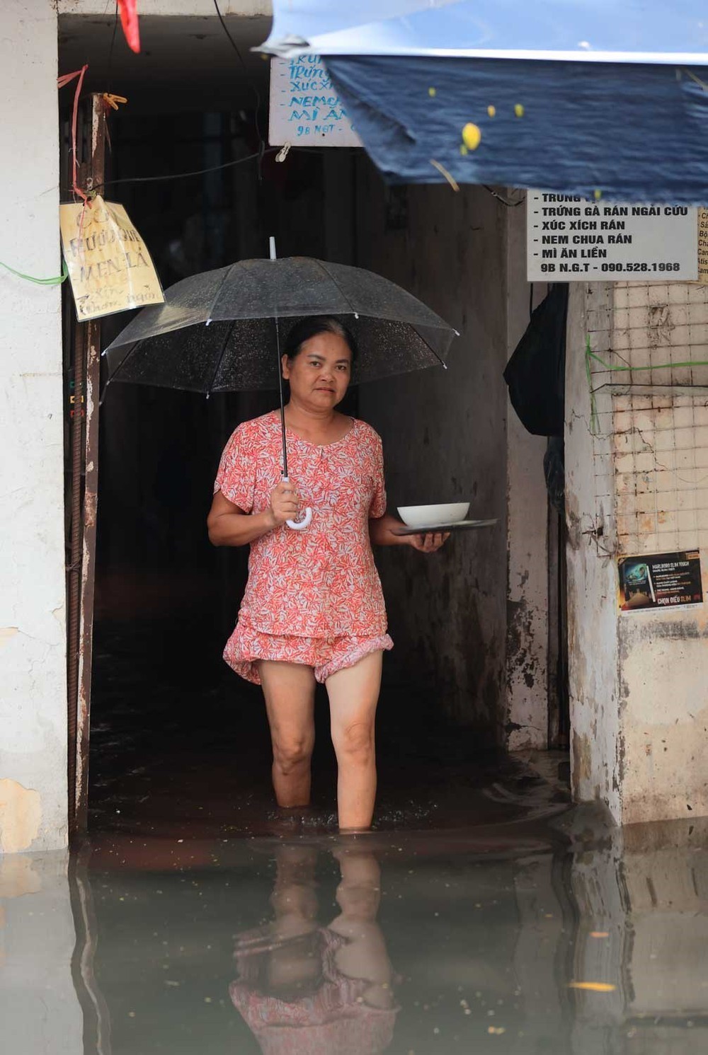 Mưa lớn cả ngày gây ngập tại nhiều tuyến đường Hà Nội - Ảnh 15.