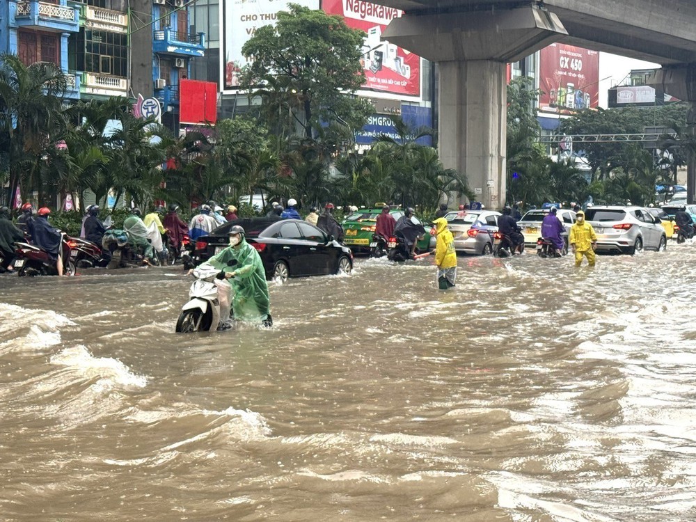 Hà Nội: Dạy và học trực tuyến, khắc phục hậu quả mưa ngập - Ảnh 4.