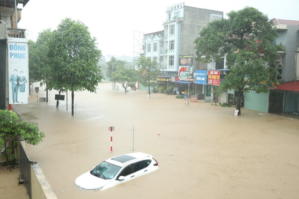 Thái Nguyên cảnh báo lũ lớn khẩn cấp, nhiều nơi ngập sâu và sạt lở - Ảnh 2.