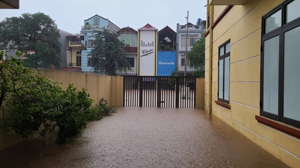 Thái Nguyên cảnh báo lũ lớn khẩn cấp, nhiều nơi ngập sâu và sạt lở - Ảnh 6.