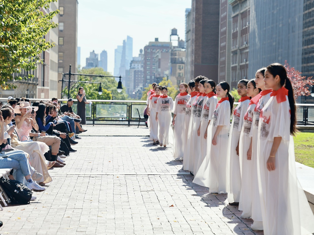 Di sản Việt 'Tự tìm người đồng điệu' giữa lòng New York qua Áo Dài - Ảnh 6.
