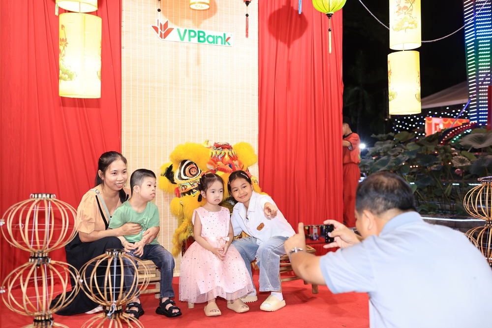 &quot;Cháy phòng&quot;, &quot;cháy vé&quot;, &quot;cháy phố&quot;: Đồng Tháp bùng nổ lễ hội VPBank Đất Sen Hồng Music Marathon 2025 - Ảnh 2.