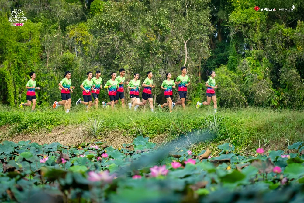 &quot;Cháy phòng&quot;, &quot;cháy vé&quot;, &quot;cháy phố&quot;: Đồng Tháp bùng nổ lễ hội VPBank Đất Sen Hồng Music Marathon 2025 - Ảnh 3.