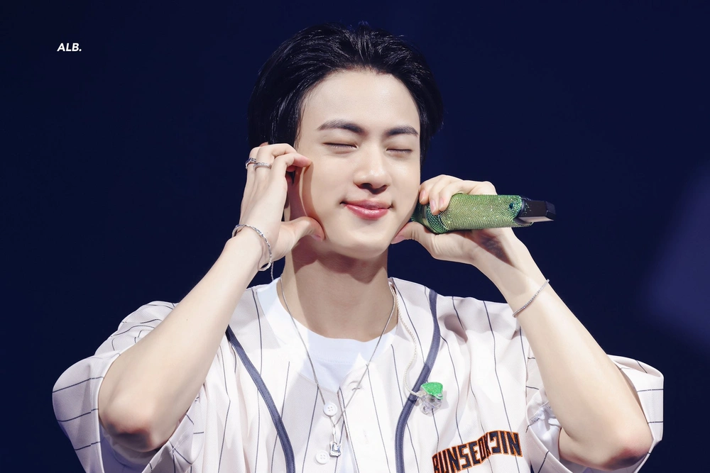 Jin BTS: Hành trình solo lẫy lừng và kỷ lục châu Âu làm nên lịch sử - Ảnh 10.