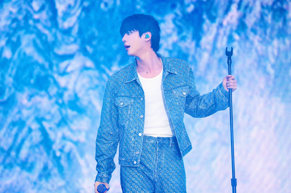 Jin BTS: Hành trình solo lẫy lừng và kỷ lục châu Âu làm nên lịch sử - Ảnh 8.