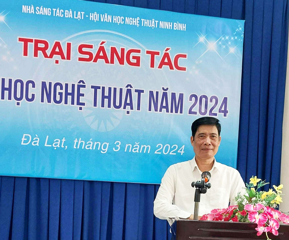 Nhà thơ Ninh Đức Hậu: Những chuyện kể của bà chính là nguồn năng lượng - Ảnh 4.