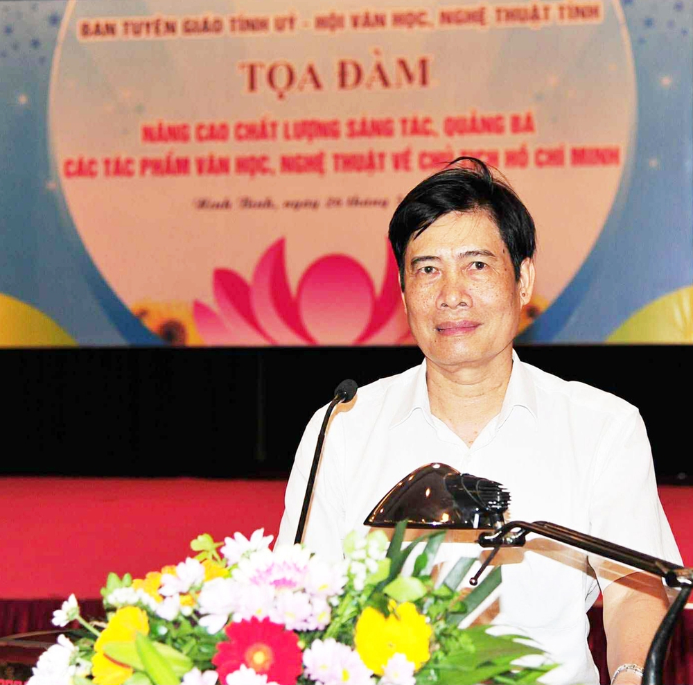 Nhà thơ Ninh Đức Hậu: Những chuyện kể của bà chính là nguồn năng lượng - Ảnh 3.