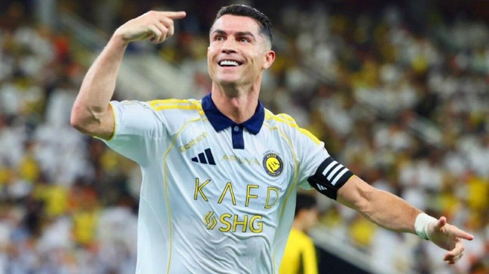 Ronaldo là cầu thủ bóng đá tỷ phú đầu tiên trong lịch sử - Ảnh 2.