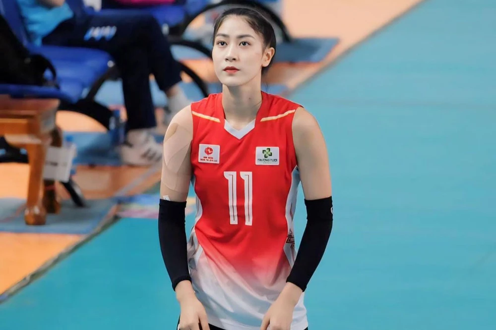 Hoa khôi bóng chuyền Việt Nam “ghi điểm như máy”, giúp đội nhà thắng CLB của Bích Tuyền - Ảnh 2.