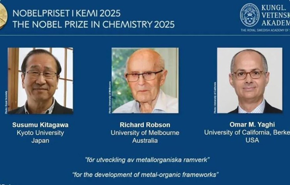 Giải Nobel Hóa học 2025 vinh danh 3 nhà khoa học với phát minh về kim loại hữu cơ - Ảnh 1.