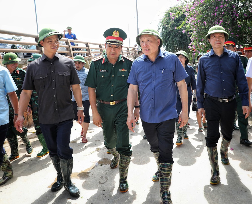 CẬP NHẬT: Phó Thủ tướng Nguyễn Hoà Bình kiểm tra, chỉ đạo khắc phục hậu quả mưa lũ tại Bắc Ninh - Ảnh 1.