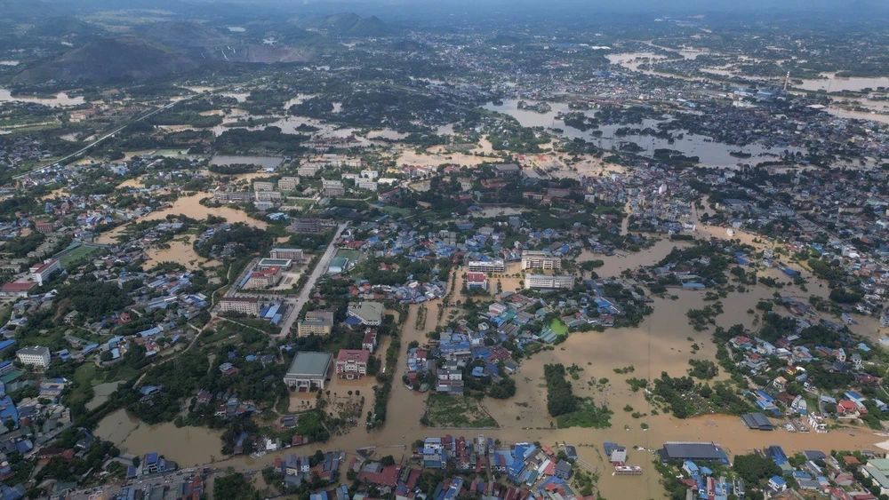 Thái Nguyên ngập sâu trong trận lụt lịch sử - Ảnh 17.