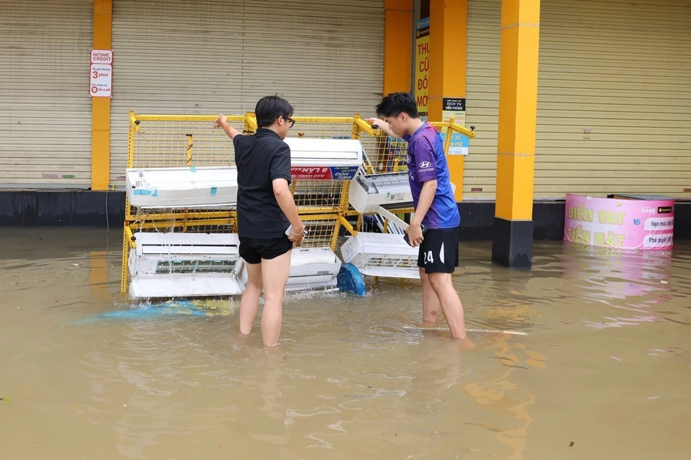 Thái Nguyên ngập sâu trong trận lụt lịch sử - Ảnh 7.