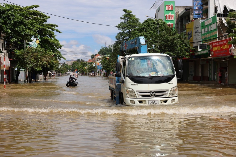 Thái Nguyên ngập sâu trong trận lụt lịch sử - Ảnh 1.