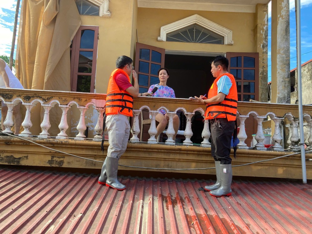 Trong biển nước Thái Nguyên, sáng lên tình người và sự sẻ chia - Ảnh 1.