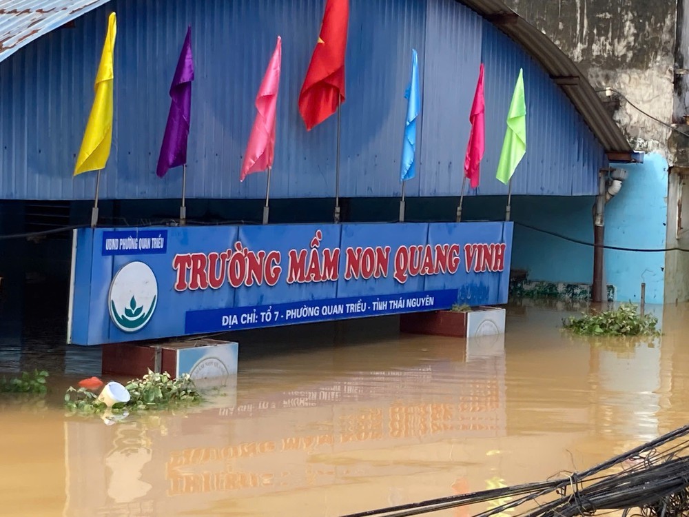 Trong biển nước Thái Nguyên, sáng lên tình người và sự sẻ chia - Ảnh 5.