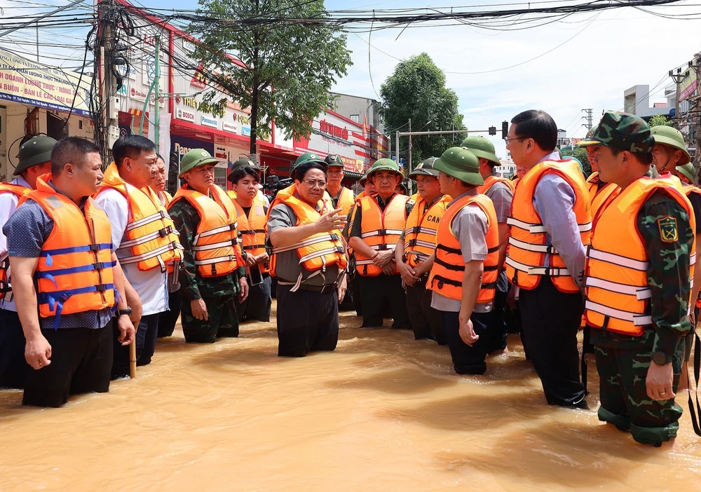 Mưa lũ gây thiệt hại nặng nề, các địa phương tổng lực khắc phục hậu quả - Ảnh 5.