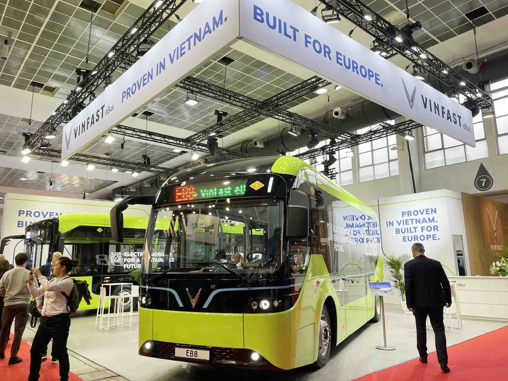 Xe buýt điện của Việt Nam thu hút sự chú ý tại triển lãm Busworld Europe 2025 - Ảnh 2.