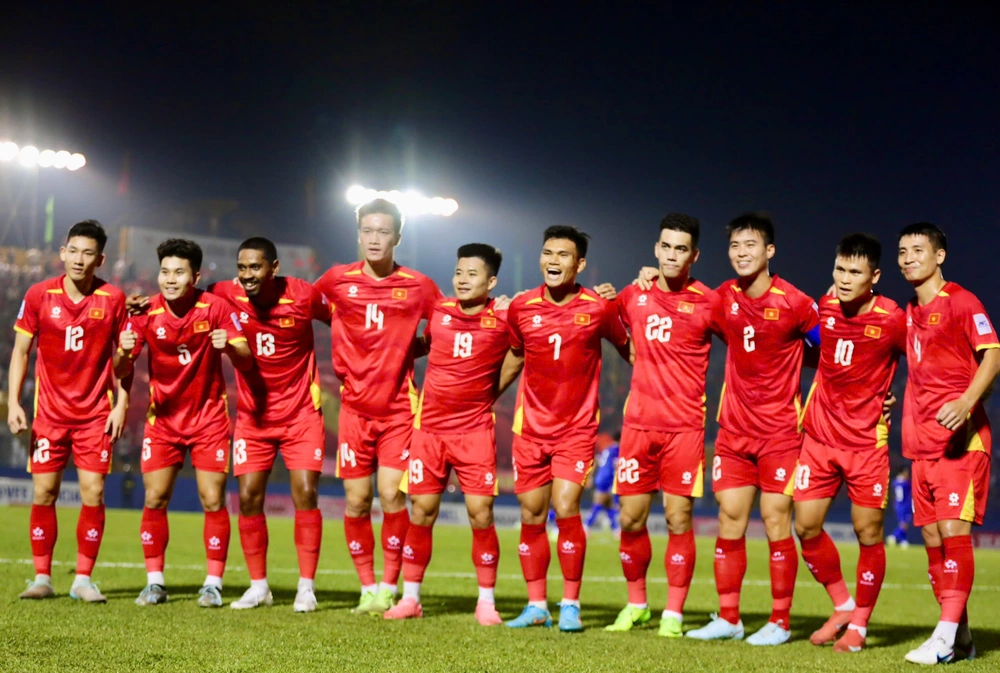 Tin nóng bóng đá Việt hôm nay 10/10: Đội tuyển Việt Nam thăng hạng sau trận thắng Nepal; U23 Việt Nam tái đấu Qatar ngày 13/10 - Ảnh 1.