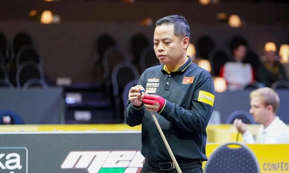 Một tình huống hi hữu xảy ra ở World Cup carom 3 băng tại Antwerp (Bỉ), khi cơ thủ Lê Thành Tiến bị trọng tài phạt vì đánh sai bi cái, dù đối thủ Joseba Escribano cũng mắc lỗi tương tự