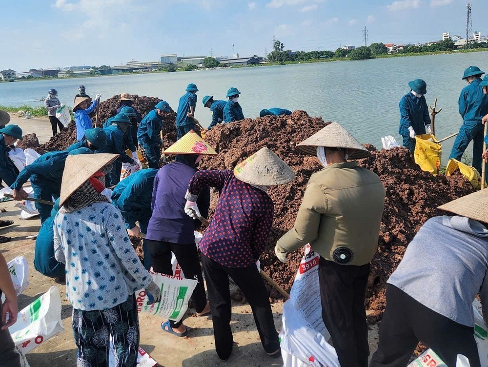  Giữ vững đê điều trong &quot;thiên tai kép&quot; - Ảnh 3.